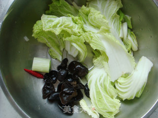 Stir Fried Fungus with Cabbage recipe