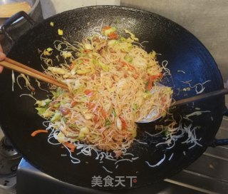 Stir-fried Rice Noodles with Shredded Pork recipe