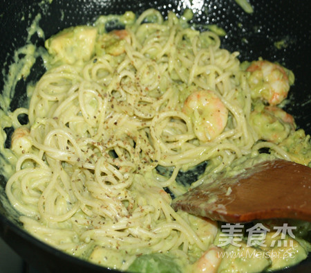 Pasta with Avocado and Shrimp recipe