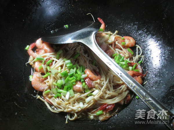 Stir-fried Sea Prawns with Enoki Mushrooms recipe