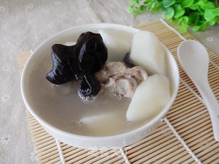 Yam and Fungus Bone Soup recipe