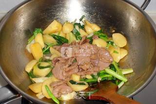 Stir-fried Shiitake Mushrooms with Garlic Pork Slices recipe