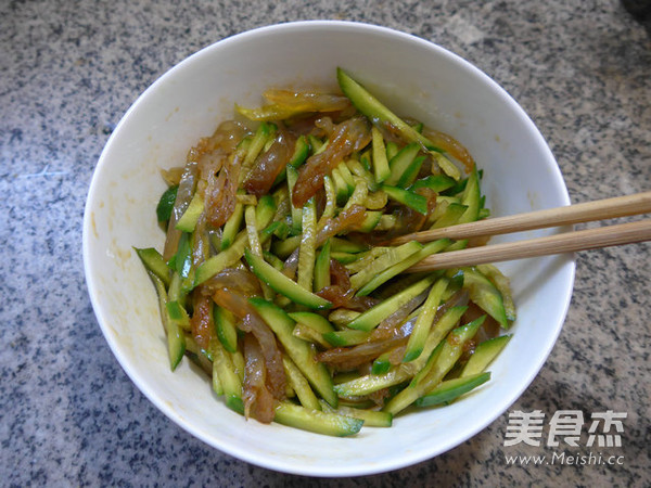 Jellyfish Mixed with Small Cucumber recipe