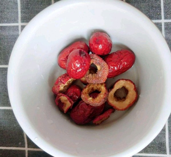 Red Dates and Hawthorn Soup recipe