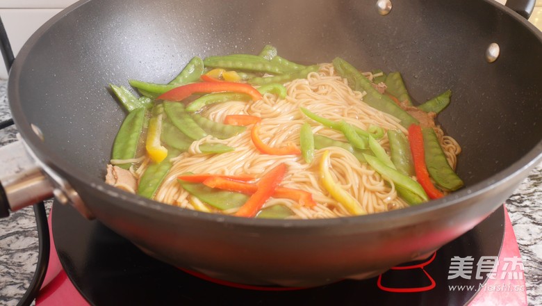 Braised Noodles with Snow Beans recipe