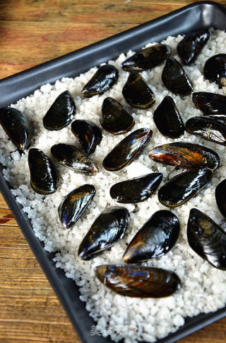 Salt-grilled French Blue Mussels recipe