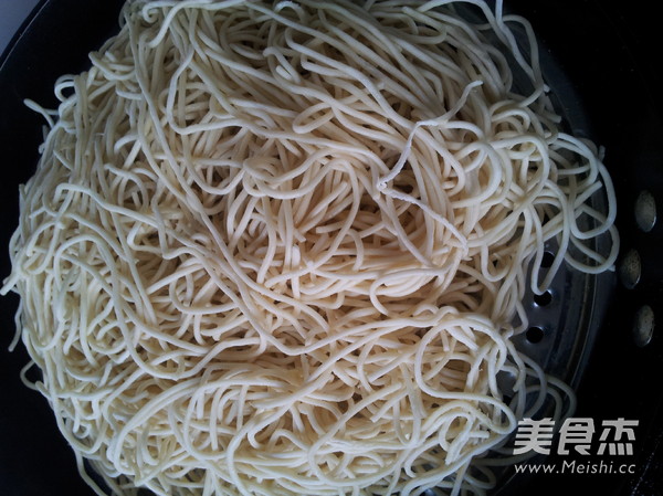 Fried Noodles with Enoki Mushroom recipe