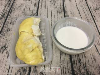 Soufflé Muffins with Durian Milk White Sauce recipe