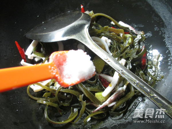 Fried Squid with Kelp recipe