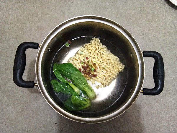 Dry Noodles with Shredded Pork and Green Vegetables#中卓炸酱面# recipe