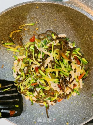 Zucchini, Fungus and Pickled Pork with Pepper recipe