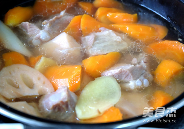 Stewed Pork Ribs with Lotus Root and Carrots recipe