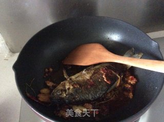 Spicy Bonbon Braised Crucian Carp recipe