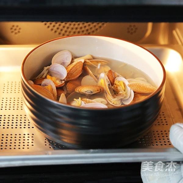 [good Flavor under Fire] Mushroom, Flower and Clam Soup recipe