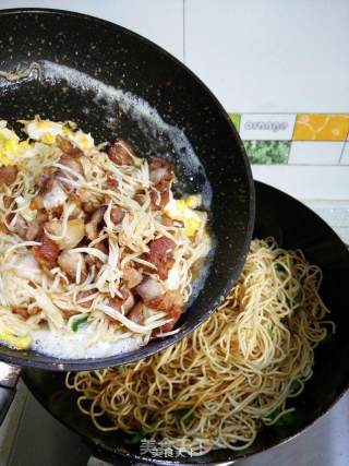 Fried Noodles with Bamboo Shoots and Sliced Pork recipe