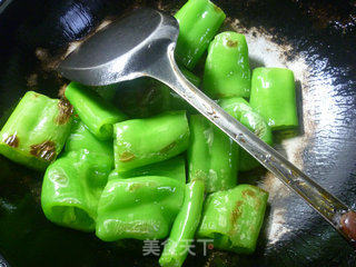Huayu'er's Home-cooked Side Dish~~~~~~ Black Fungus Roasted Tiger Skin Pepper recipe
