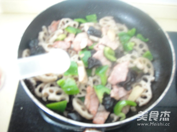 Lotus Root and Sweet Pepper Pork Slices recipe