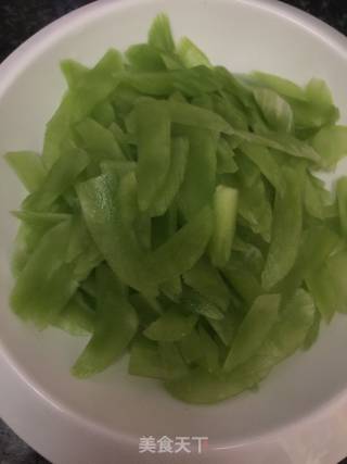 Stir-fried Pork with Lettuce recipe