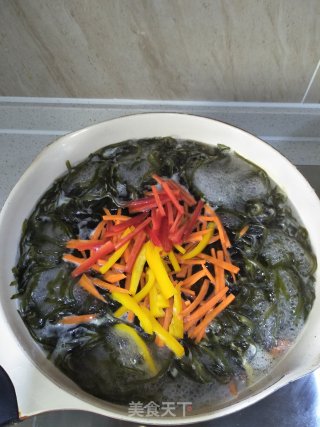 Colored Peppers Mixed with Kelp recipe