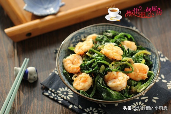 Stir-fried Shrimp with Spinach recipe