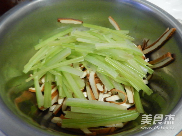 Celery Cold Bean Curd recipe