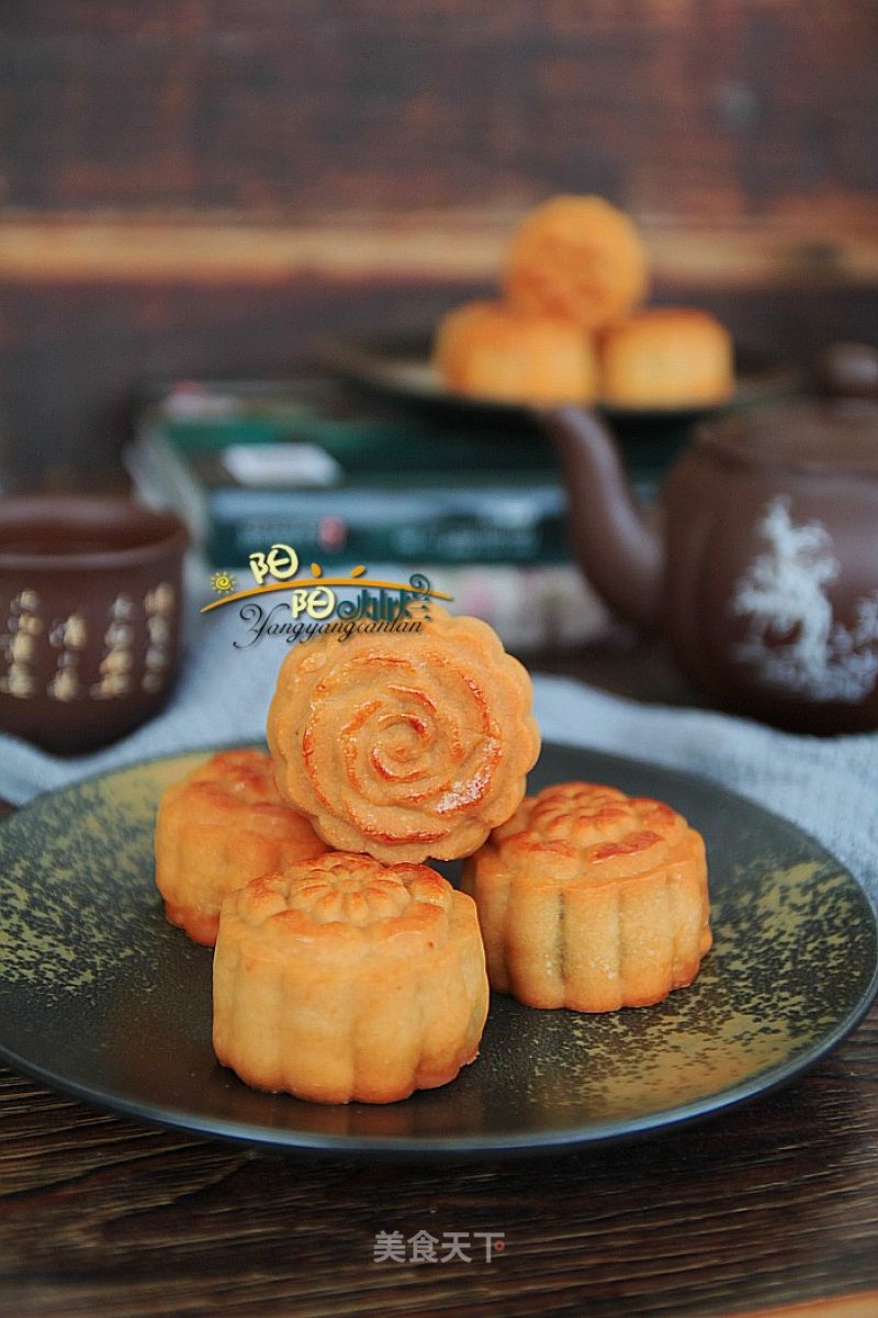 Mooncake with Lotus Seed Paste and Egg Yolk recipe