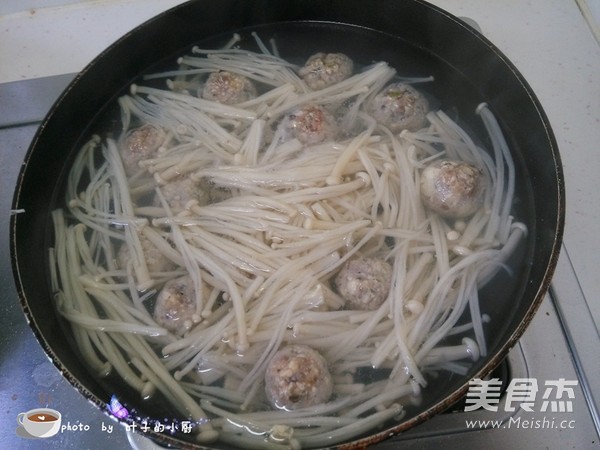 Enoki Mushroom Fish Ball Soup recipe