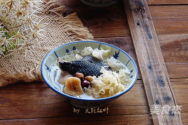 White Fungus Black Chicken Soup recipe