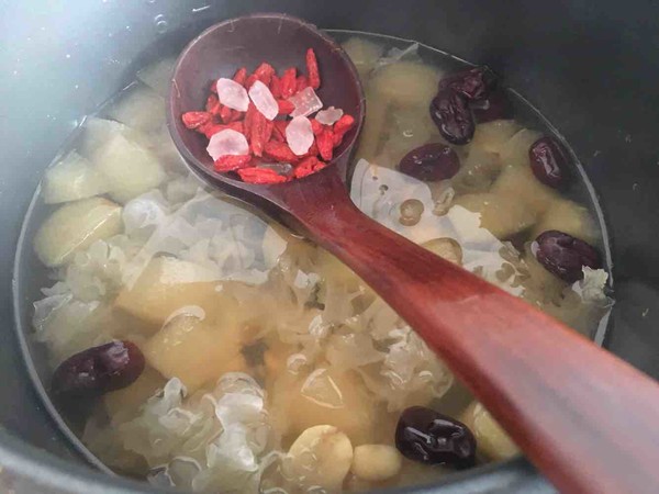 Apple Tremella Soup recipe