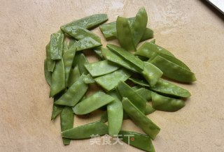 Beef with Snow Peas, Cherry and Radish recipe