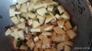 Pan-fried Cumin Potato Chunks recipe