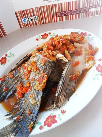 Grilled Fish Fins with Chopped Pepper recipe