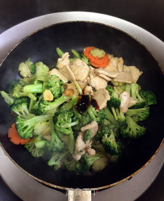 Stir-fried Chicken Breasts with Broccoli recipe