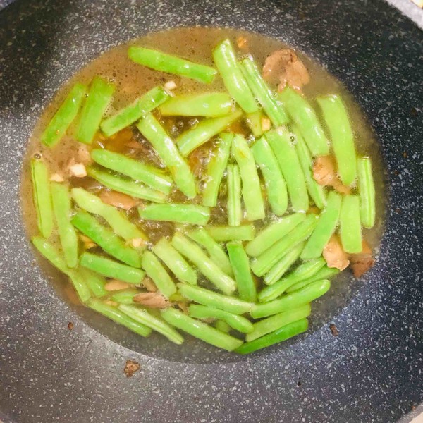 Braised Noodles with Beans recipe