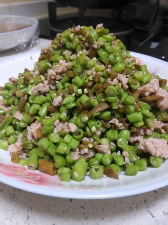 Two-color Pork with Cowpeas recipe