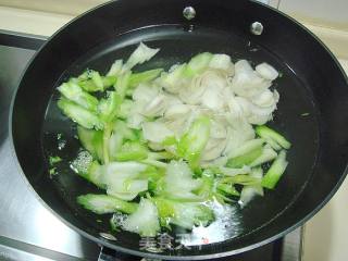 Stir-fried Shrimp Balls with Celery and Lily recipe