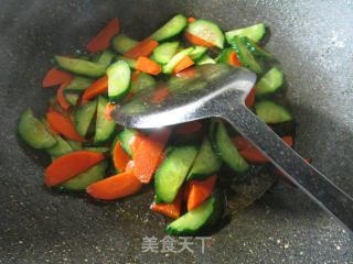 Stir-fried Cucumber with Carrots recipe