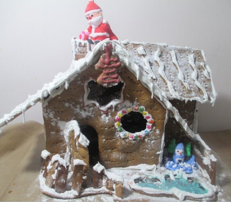 Christmas Gingerbread House Cookies Can Also be Used to Build Houses and Give Children Christmas Surprises recipe