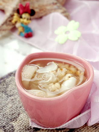 #贴秋膘# Barley, Lily, White Fungus and Pear Soup recipe