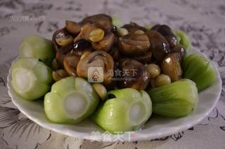 Consumption of Oil Stewed Fresh Lotus and Straw Mushrooms recipe