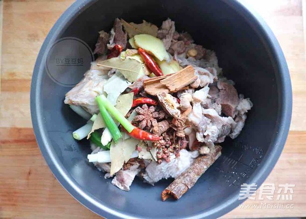 Pressure Cooker Red Braised Beef Noodles recipe