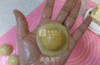 Cantonese-style Coconut Milk Fragrant Mooncakes recipe