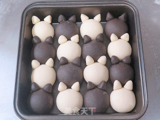 It Has A Simple and Fashionable Atmosphere [black and White Piglet Squeezes Steamed Buns] recipe