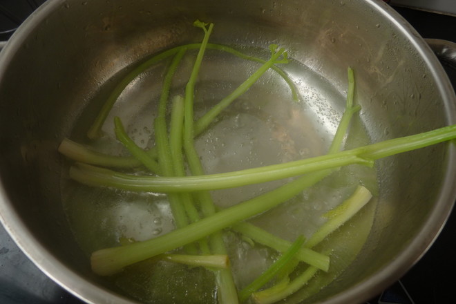 Kelp Mixed with Celery recipe