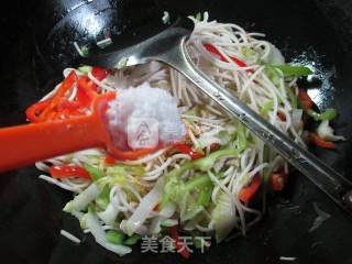 Fried Noodles with Pork and Cabbage recipe