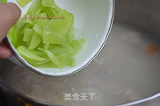 Chestnut Chicken Balls in Claypot recipe