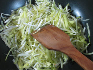 Sweet Not Spicy Stir-fried Leek Sprouts recipe