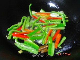 Stir-fried Dried Bamboo Shoots with Double Pepper recipe