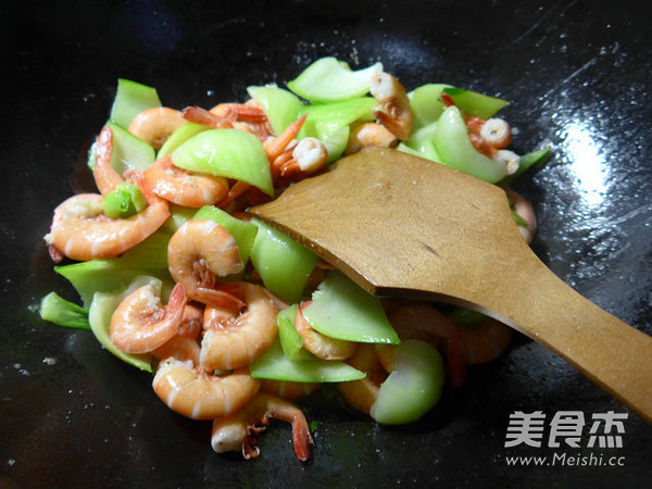 Stir-fried Sea Prawns with Vegetable Stems recipe