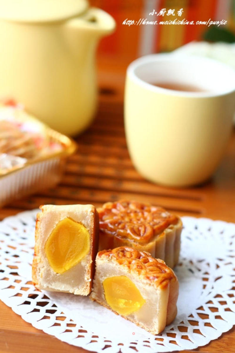 [cantonese-style Lotus Seed Paste Egg Yolk Mooncakes] Challenge The Most Classic Cantonese-style Mooncakes